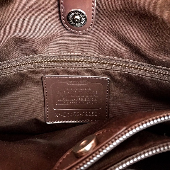 🚨 SOLD 🚨 Coach Signature Purse - Picture 4 of 5